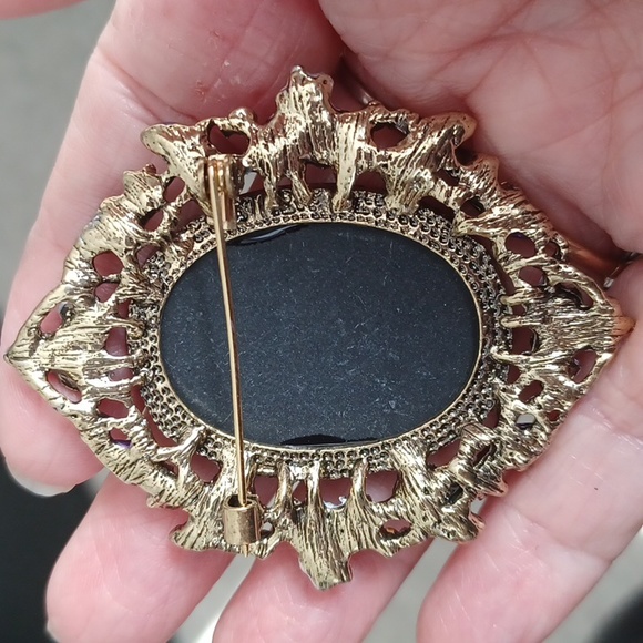 Brooche - Picture 2 of 4
